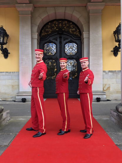 DIE PAGEN sind der perfekte Start für eine gelungene Gala. Empfangsentertainment im gehobenen Stil.