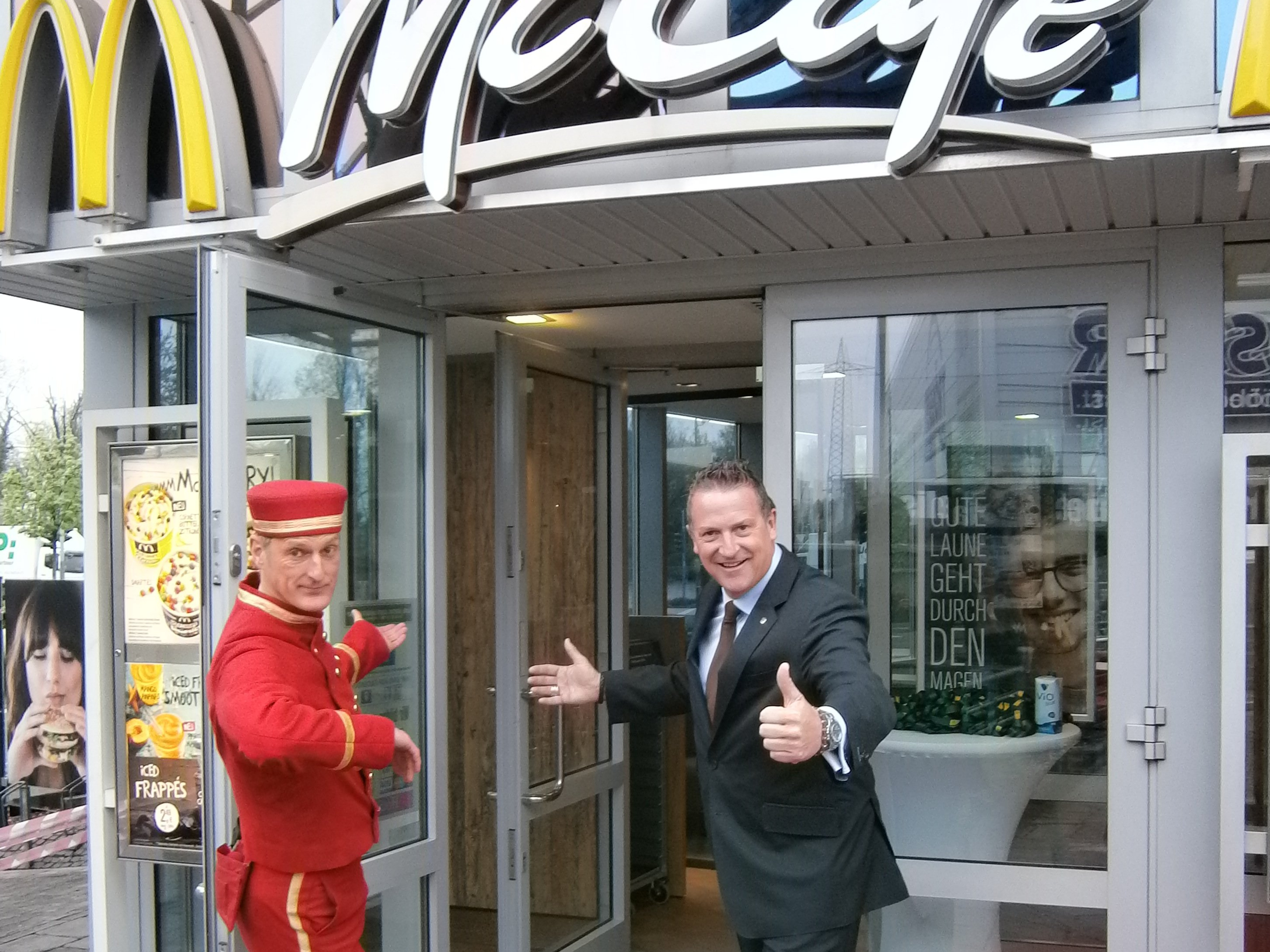 Wiedereröffnung von Mc Donalds im Ratingen mit Walkact