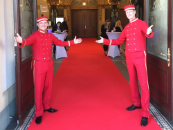 Red Carpet Night, hier in der historischen Stadthalle Wuppertal, mit dem Empfangswalkkact DIE PAGEN