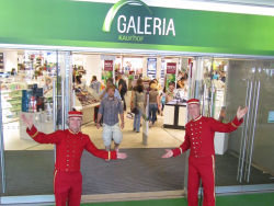 Firmenjubiläum Galeria Kaufhof mit Hotelpagen