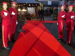 20er-Jahre Event mit rotem Teppich begleitet mit Walkact Die Pagen.